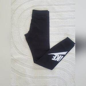 NWT Nike Tight Fit Regular Length Active Casual Black Leggings Size S